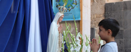 Papst Franziskus lädt zu Kinder-Rosenkranz von KIRCHE IN NOT ein