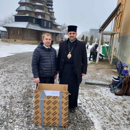 KIRCHE IN NOT finanziert Öfen und Generatoren