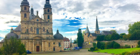 Der Dom in Fulda wird rot für verfolgte Christen