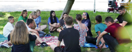 KIRCHE IN NOT fördert Feriencamps für 100 000 Kinder
